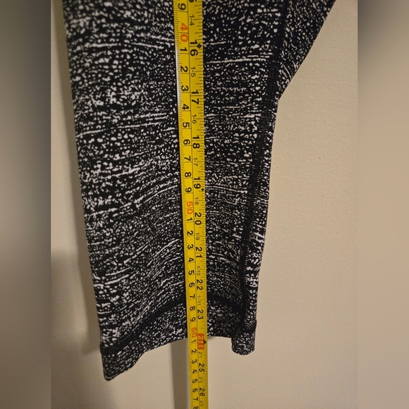 Lululemon Athletica Black and White Textured Leggings - Picture 4 of 4